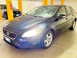 Nero Usata 2015 Volvo V40 Kinetic Tre volumi | 9000 € (Buon prezzo)