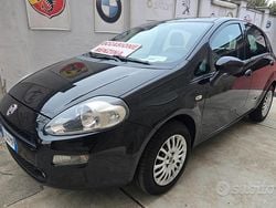 Nero Usata 2016 Fiat Punto Lounge Tre volumi | 5900 € (Buon prezzo)