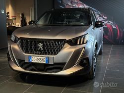 Grigio arge. + nero Usata 2020 Peugeot 2008 GT SUV | 18.900 € (Molto cara)