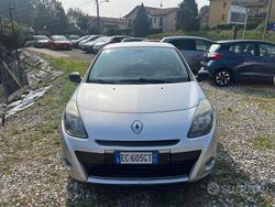 Grigio Usata 2010 Renault Clio II Tre volumi | 4700 € (Buon prezzo)