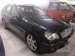 Blu Usata 2007 Mercedes 220 Tre volumi | 5000 € (Buon prezzo)