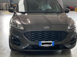 Grigio Usata 2023 Ford Kuga SUV | 24.200 € (Buon prezzo)
