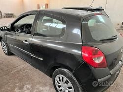 Nero Usata 2006 Renault Clio II Due volumi | 3900 € (Molto cara)