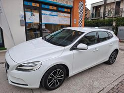 Bianco Usata 2019 Volvo V40 Business Edition Tre volumi | 12.800 € (Buon prezzo)