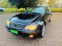 Blu Usata 2005 Mercedes C200 Avantgarde Coupé | 2500 € (Buon prezzo)