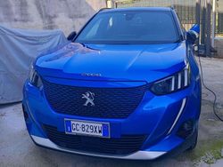 Blu/azzurro Usata 2020 Peugeot e-2008 GTi SUV | 14.900 € (Buon prezzo)