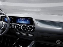 Grigio Nuova 2025 Mercedes 200 AMG line SUV | 43.500 € (Super prezzo)
