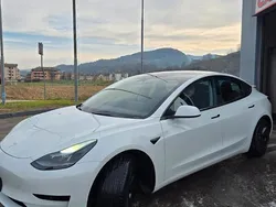 Bianco Usata 2023 Tesla Model 3 Standard Range Tre volumi | 29.900 € (Buon prezzo)