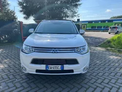 Bianco Usata 2014 Mitsubishi Outlander P-HEV Instyle Station wagon | 11.490 €