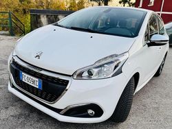 Bianco Usata 2016 Peugeot 208 Allure Due volumi | 7500 € (Buon prezzo)