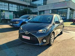 Grigio Usata 2015 Toyota Yaris Active Tre volumi | 9900 € (Cara)