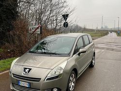 Grigio Usata 2010 Peugeot 5008 Monovolume | 4200 € (Buon prezzo)