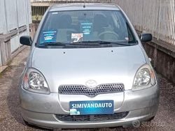 Grigio Usata 2001 Toyota Yaris Sol Tre volumi | 1499 € (Ottimo prezzo)