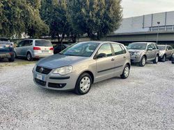 Grigio Usata 2007 VW Polo Comfortline Tre volumi | 3999 € (Buon prezzo)