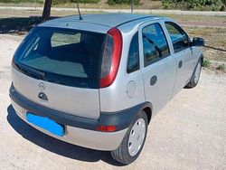 Grigio Usata 2002 Opel Corsa Tre volumi | 1400 € (Buon prezzo)