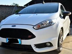 Usata 2015 Ford Fiesta ST Tre volumi | 12.800 € (Buon prezzo)