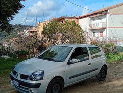 Usata 2004 Renault Clio II Due volumi | 299 € (Super prezzo)