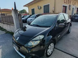 Usata 2009 Renault Clio II Tre volumi | 2500 € (Buon prezzo)