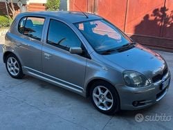 Grigio Usata 2002 Toyota Yaris Tre volumi | 2300 €