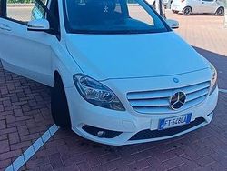 Bianco Usata 2013 Mercedes 180 Tre volumi | 7000 € (Ottimo prezzo)