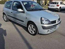 Usata 2001 Renault Clio II Expression Tre volumi | 2500 € (Cara)
