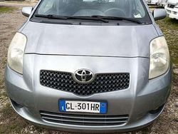 Argento Usata 2006 Toyota Yaris Sol Tre volumi | 2600 € (Ottimo prezzo)