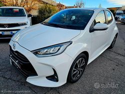 Bianco pastello Usata 2023 Toyota Yaris Trend Tre volumi | 15.800 € (Buon prezzo)