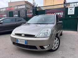 Grigio Usata 2004 Ford Fiesta Ghia Due volumi | 1450 € (Super prezzo)