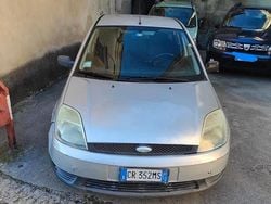 Grigio Usata 2004 Ford Fiesta Due volumi | 1500 € (Buon prezzo)