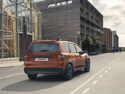 Vari colori Usata 2022 Dacia Jogger Comfort Monovolume | 14.990 € (Buon prezzo)