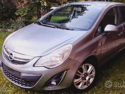 Grigio Usata 2012 Opel Corsa Tre volumi | 2700 € (Buon prezzo)