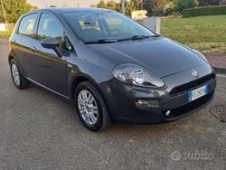 Grigio Usata 2016 Fiat Punto Lounge Tre volumi | 4900 € (Buon prezzo)