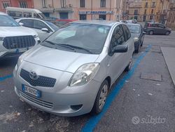 Usata 2006 Toyota Yaris Sol Tre volumi | 2600 € (Buon prezzo)