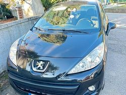 Nero Usata 2012 Peugeot 207 Tre volumi | 5500 € (Molto cara)