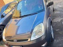 Usata 2004 Ford Fiesta Due volumi | 1000 € (Ottimo prezzo)