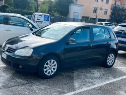 Nero Usata 2006 VW Golf V Comfortline Tre volumi | 2500 € (Buon prezzo)