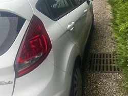 Usata 2011 Ford Fiesta Due volumi | 4500 € (Buon prezzo)