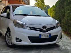 Bianco Usata 2013 Toyota Yaris Due volumi | 8600 € (Buon prezzo)