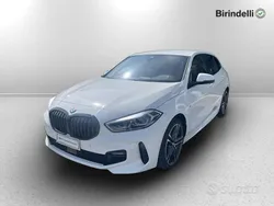 Alpin white pastello Usata 2023 BMW 118 M Sport Due volumi | 25.900 € (Buon prezzo)