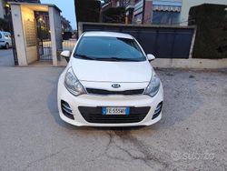 Bianco Usata 2016 Kia Rio Due volumi | 8300 € (Ottimo prezzo)