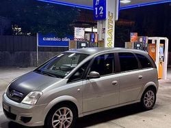 Grigio Usata 2009 Opel Meriva Monovolume | 1940 € (Buon prezzo)