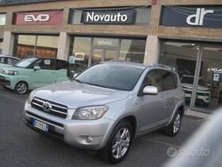 Argento Usata 2009 Toyota RAV4 Luxury Tre volumi | 7900 € (Buon prezzo)