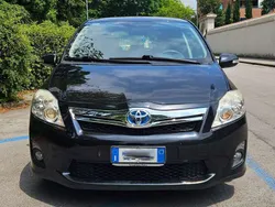 Nero Usata 2011 Toyota Auris Hybrid Style Tre volumi | 6500 € (Buon prezzo)