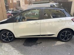 Bianco Usata 2018 Toyota Yaris Hybrid Style Tre volumi | 14.200 € (Cara)