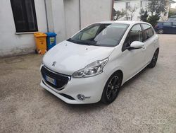Bianco Usata 2014 Peugeot 208 Due volumi | 7000 € (Cara)