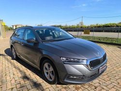 Grigio Usata 2022 Skoda Octavia Executive Station wagon | 15.799 € (Ottimo prezzo)