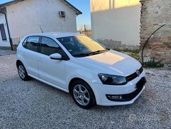 Bianco Usata 2010 VW Polo Comfortline Tre volumi | 3800 € (Buon prezzo)