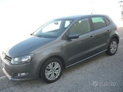 Grigio Usata 2013 VW Polo Comfortline Tre volumi | 7899 € (Buon prezzo)