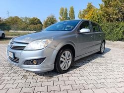 Grigio Usata 2008 Opel Astra Tre volumi | 2800 € (Buon prezzo)