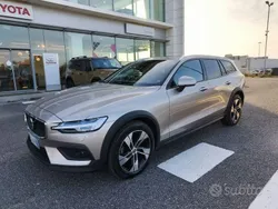 Usata 2024 Volvo V60 CC Ultimate Station wagon | 48.000 €